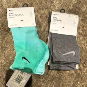New (4 pairs) Nike socks